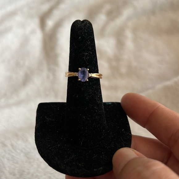 Elegant 14K Gold Tanzanite & Diamond Accent Ring – Classic Oval Cut - Picture 4 of 5
